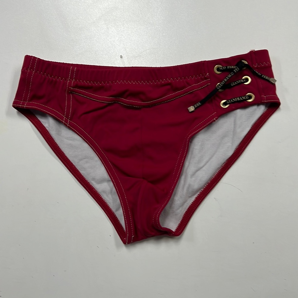 Men’s bikini swim suit.Wear twice and very good condition.